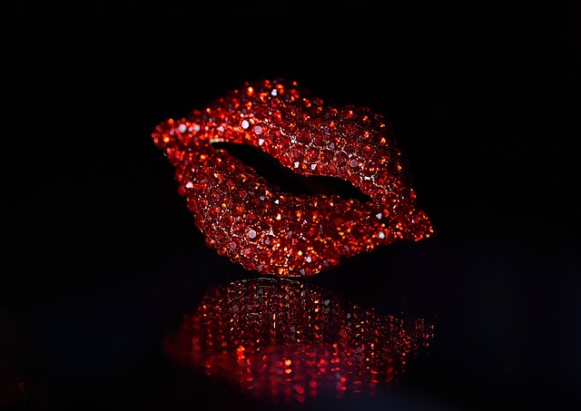 lip-close-uptreatment-demo-640x480-94049261.jpeg