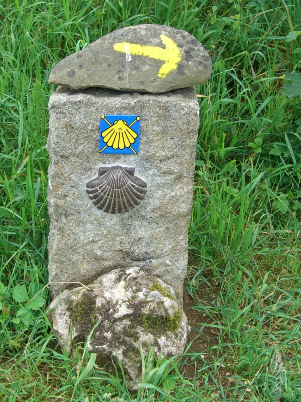 Illuminating Public Spaces with Solar Monument Lights