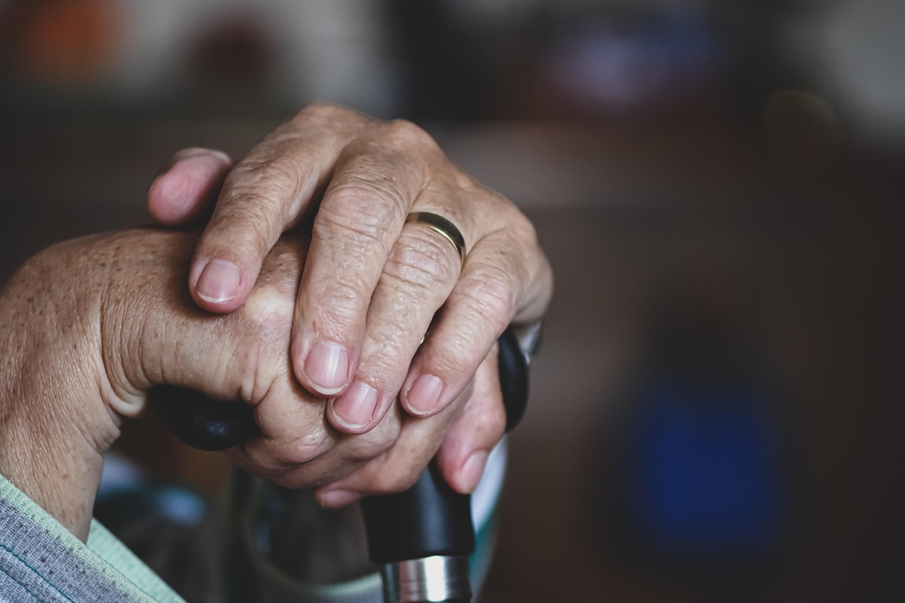 Need a Nursing Home Abuse Lawyer in Phoenix? Know When to Hire.