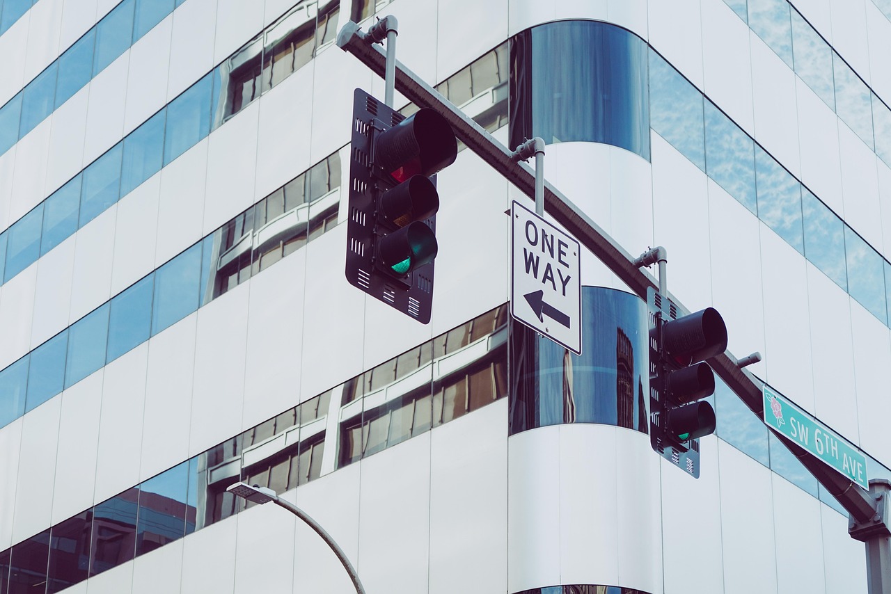 Revolutionize Traffic Management: Powering Lights with Sunlight