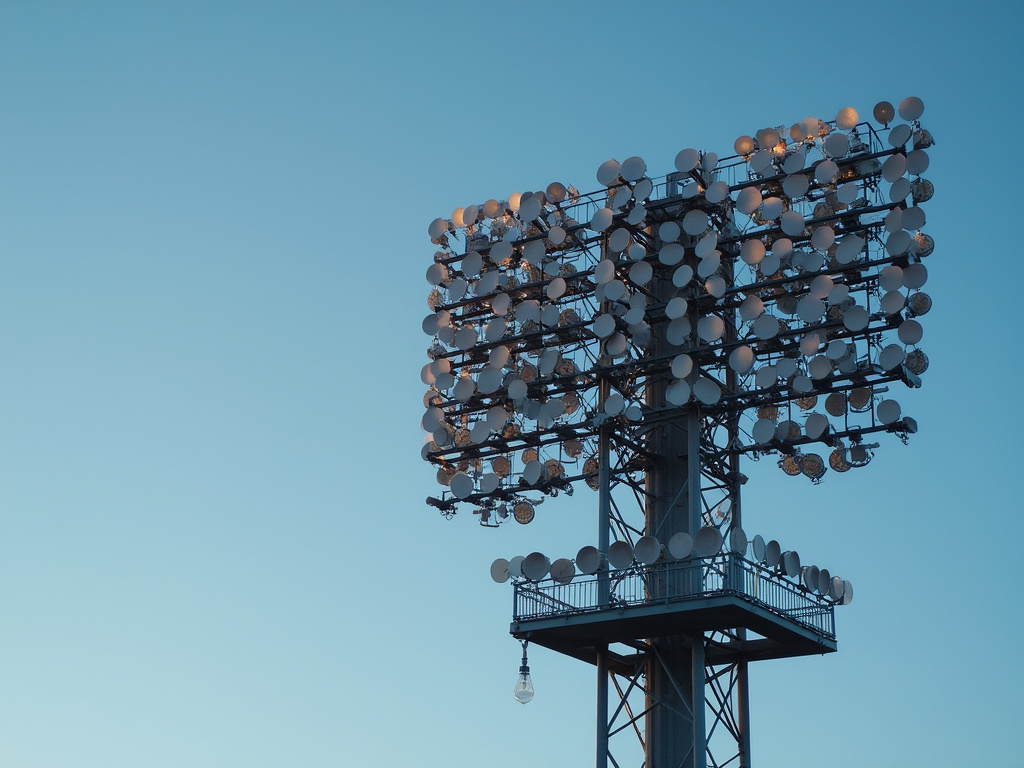 Floodlight tower — sports field solar lighting
